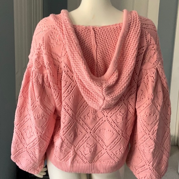 Gorgeous pink eyelet hoodie sweater - Picture 5 of 11